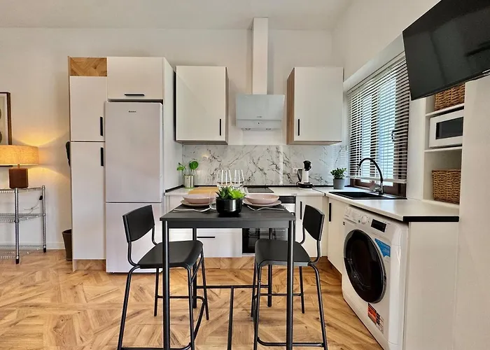 Lafrenchtouch - Estudio Con Piscina Todo El Ano Apartmán *